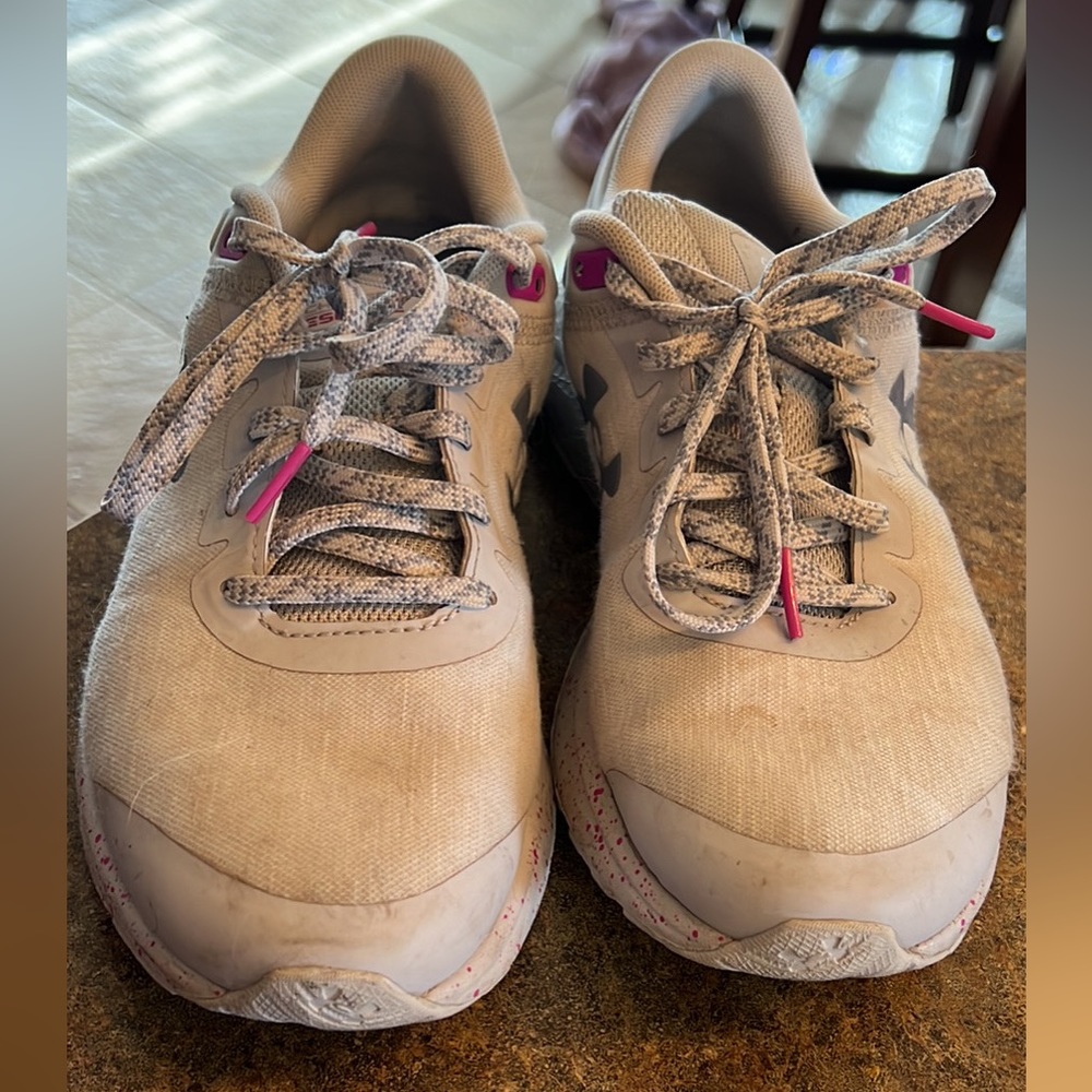 Under Armour Charged Escape